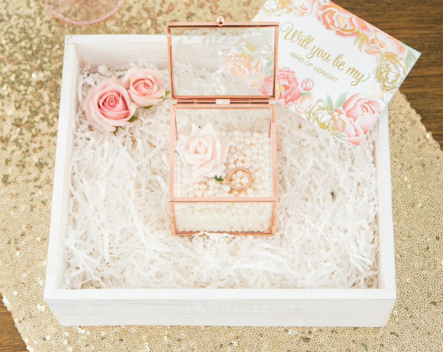 Will You Be My Maid of Honour Gift Box Pearls and Roses | Confetti.co.uk