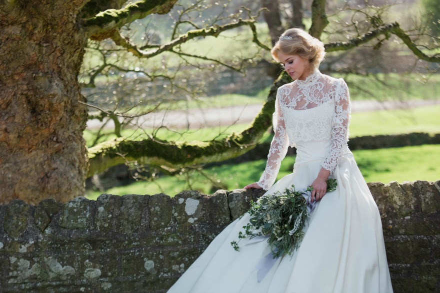 Spring wedding Ideas at the Devonshire Arms Hotel by Suzy Mitchell | Confetti.co.uk