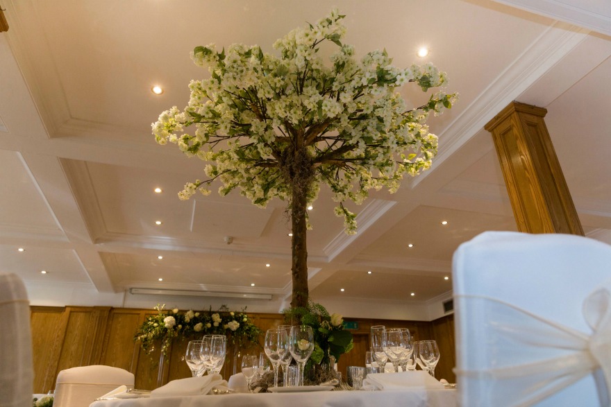 Spring wedding Ideas at the Devonshire Arms Hotel by Suzy Mitchell | Confetti.co.uk