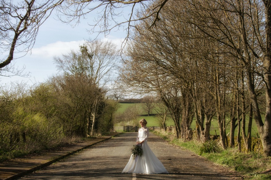 Spring wedding Ideas at the Devonshire Arms Hotel by Suzy Mitchell | Confetti.co.uk