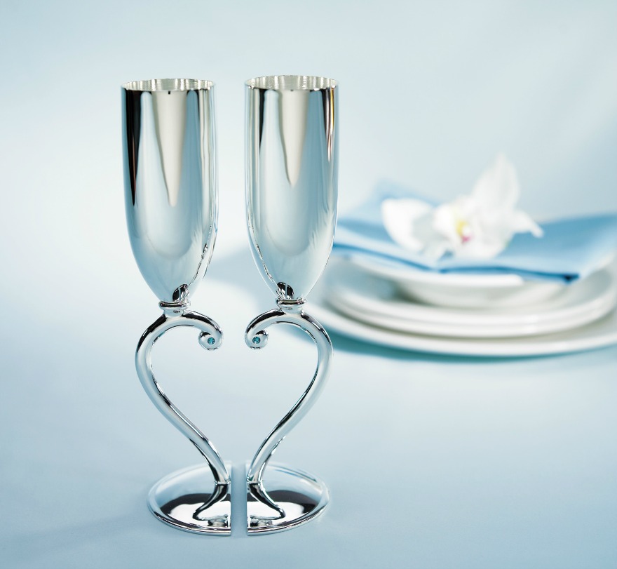 Interlocking wedding champagne flutes | Confetti.co.uk