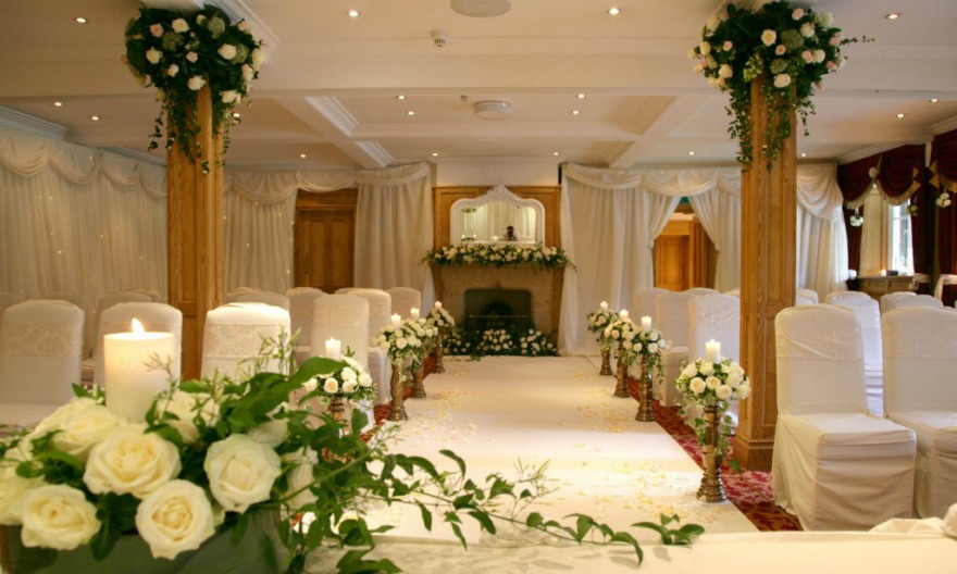 Wedding in the Cavendish Suite at the Devonshire Arms Hotel and Spa | Confetti.co.uk