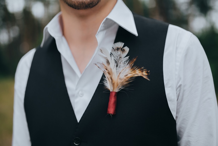 Buttonhole feather | Confetti.co.uk