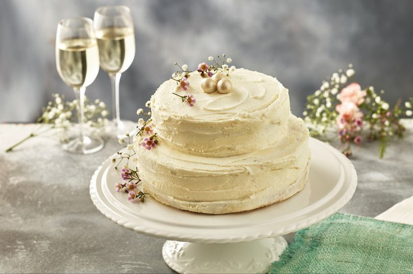 Iceland Lemon and Elderflower Royal Wedding Cake | confetti.co.uk