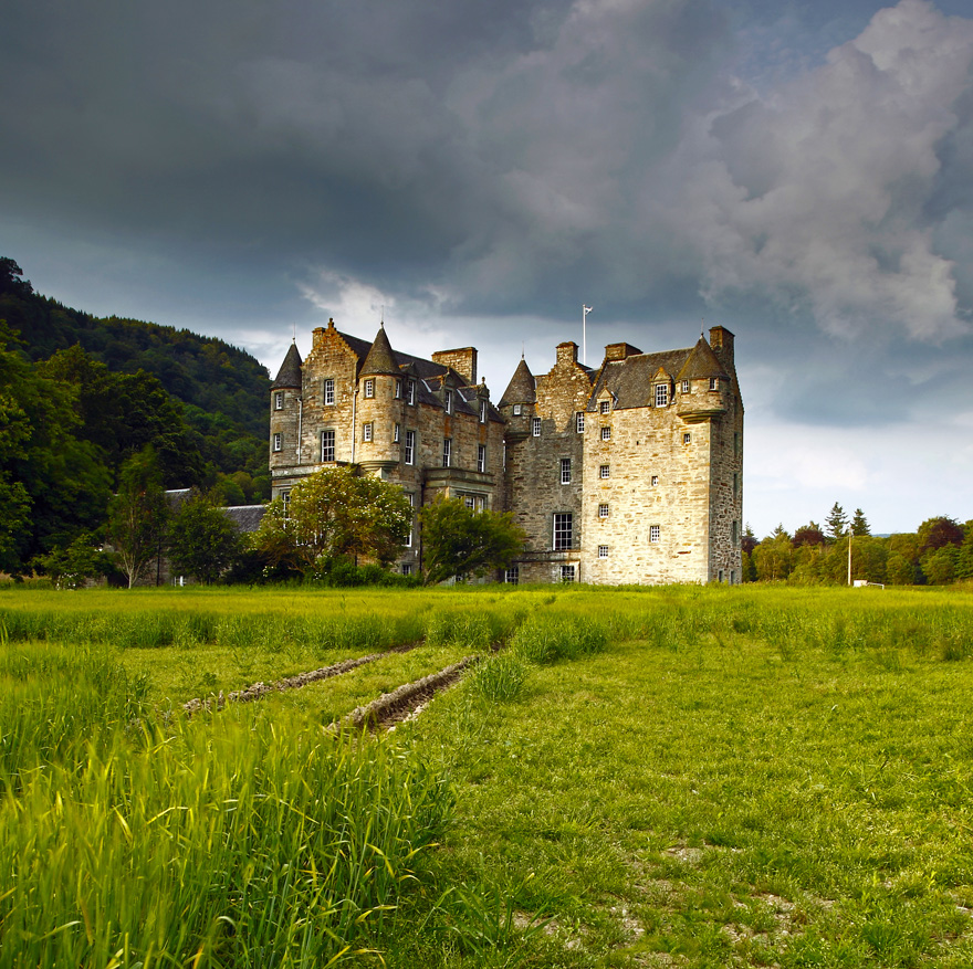 Castle Menzies Restored Scottish Castle in Aberfeldy in the Highlands of Scotland - Ancestral Seat of the Clan Menzies and the Menzies Baronets - Scottish Castle Photography | Confetti.co.uk