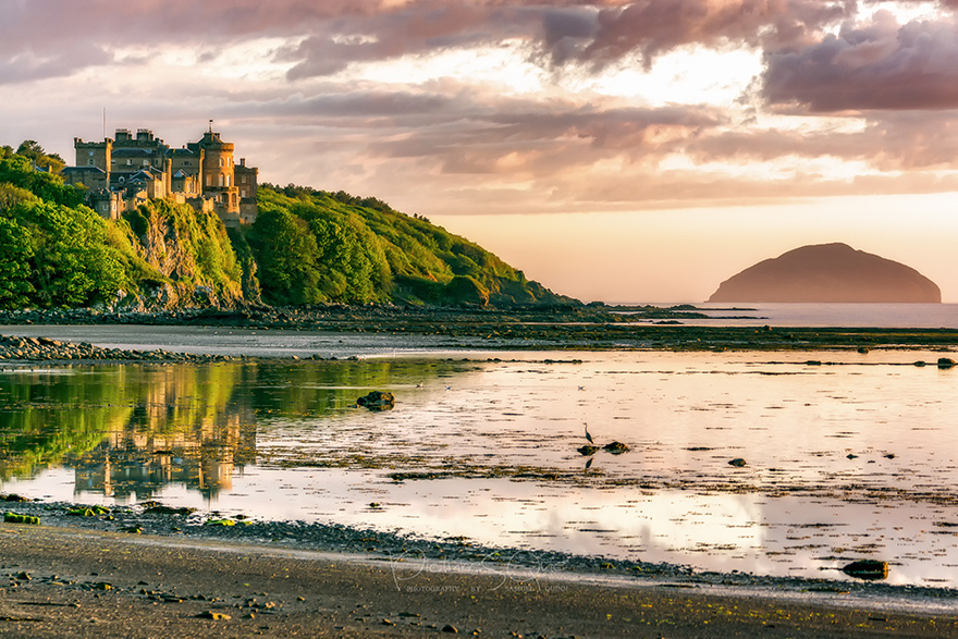 Culzean Castle 18th Century Clifftop Castle in Ayrshire, Scotland by the Firth of Clyde with Views Toward Ailsa Craig – Photo by PictureSQue, Photography by Samuel Quinn | Confetti.co.uk