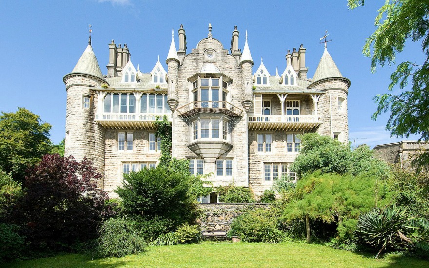 Luxurious wedding venues Chateau Rhianfa Anglesey | Confetti.co.uk