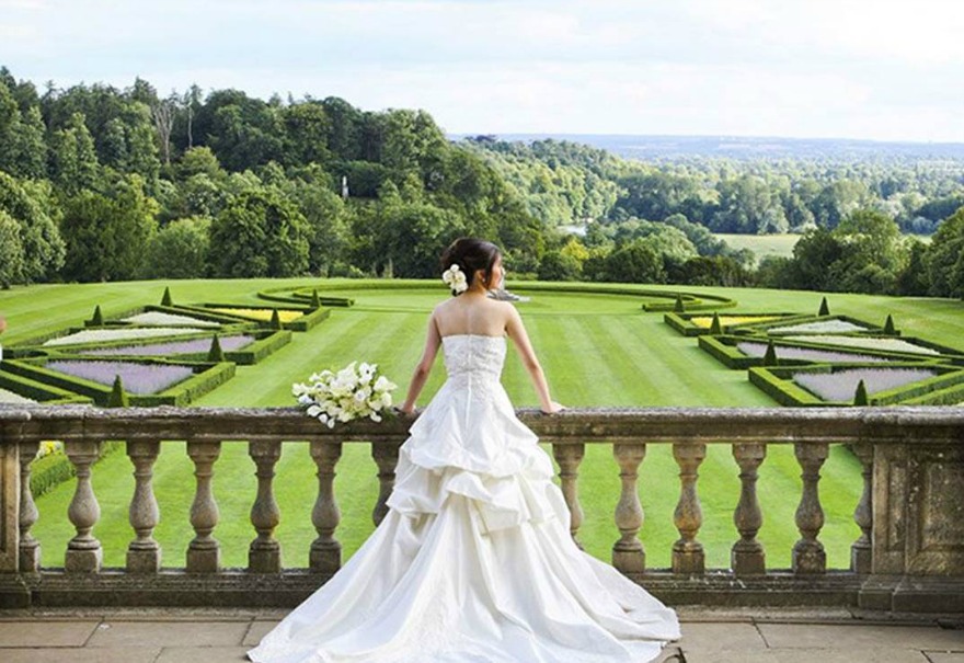 Luxurious wedding venues Clivedon House Berkshire | Confetti.co.uk