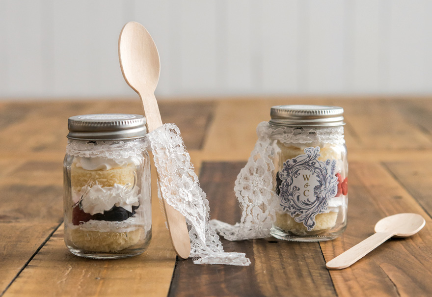 Mini Cakes in Mini Mason Jars - Mini Dessert Ideas | Confetti.co.uk