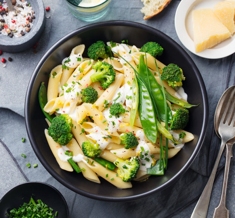 Pasta with Green Vegetables and Creamy Sauce - Bowl Food and Other Unusual Wedding Catering Ideas | Confetti.co.uk