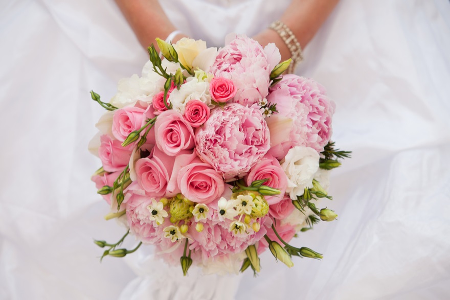 Peony wedding bouquets | Confetti.co.uk