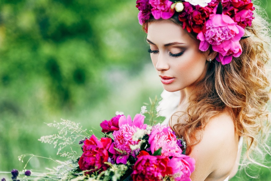 Peony wedding bouquets | Confetti.co.uk