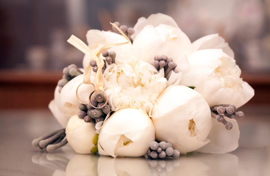 Peony wedding bouquets | Confetti.co.uk