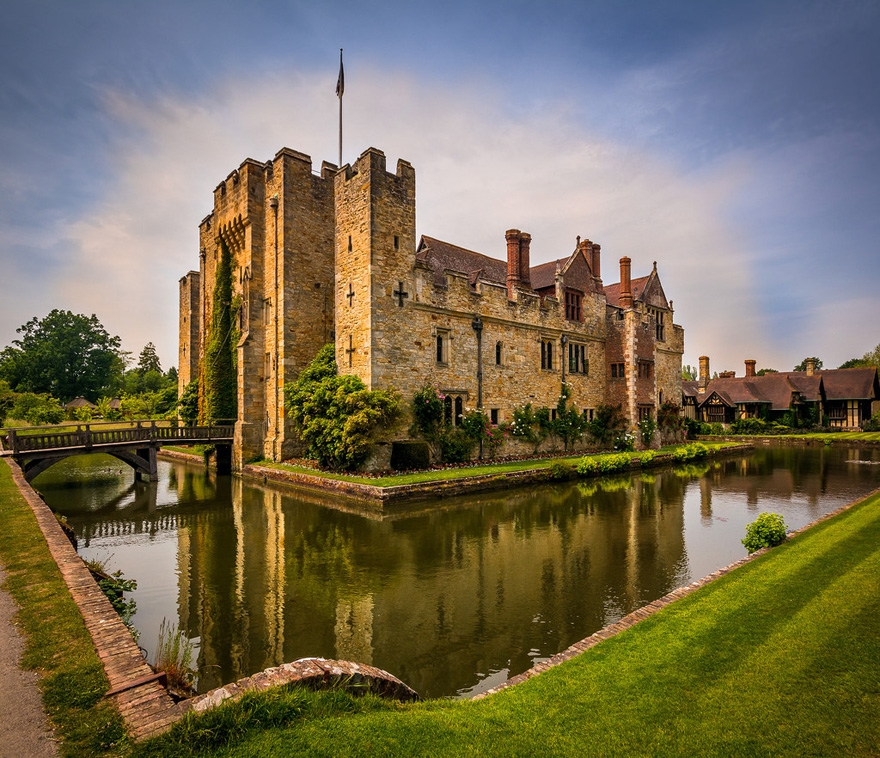 Romantic Hever Castle and Gardens in Kent - Childhood Home of Anne Boleyn - Sunset at Hever Castle with Bridge and Moat by Ozturk Aker on Flickr | Confetti.co.uk