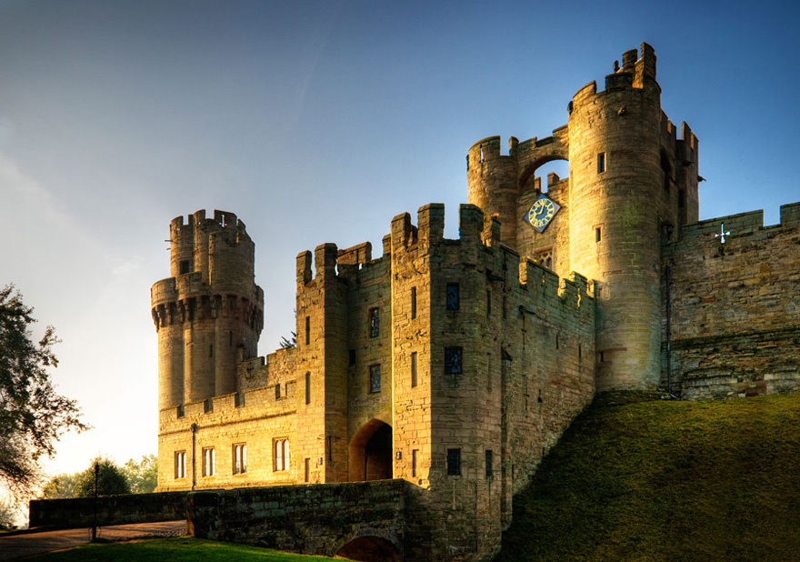 Warwick Castle Historic Medieval Castle by the River Avon - Developed from an Original Built by William the Conqueror - Caesar's Tower at Warwick Castle at Sunset - Oxford, Stratford, and the Cotswolds | Confetti.co.uk