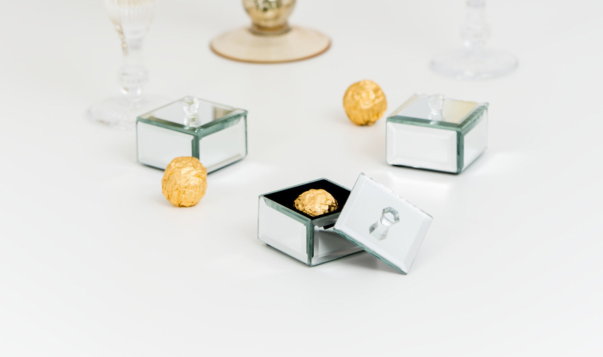 Small Mirrored Keepsake Box with Lid - Mirror Favour Box - Glamorous Wedding Ideas | Confetti.co.uk