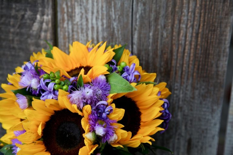 Sunflower bouquets | Confetti.co.uk