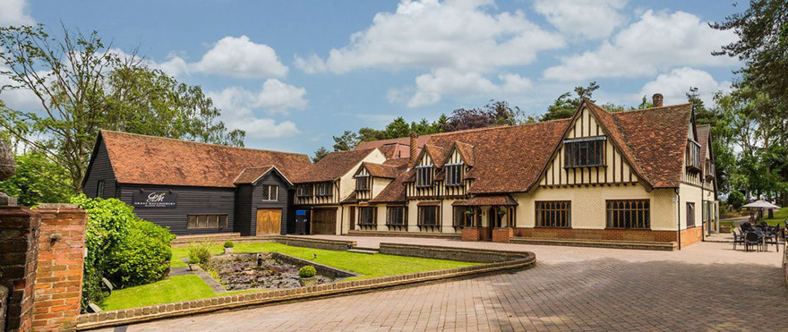 Great Hallingbury Manor Wedding Venue in Essex | Confetti.co.uk