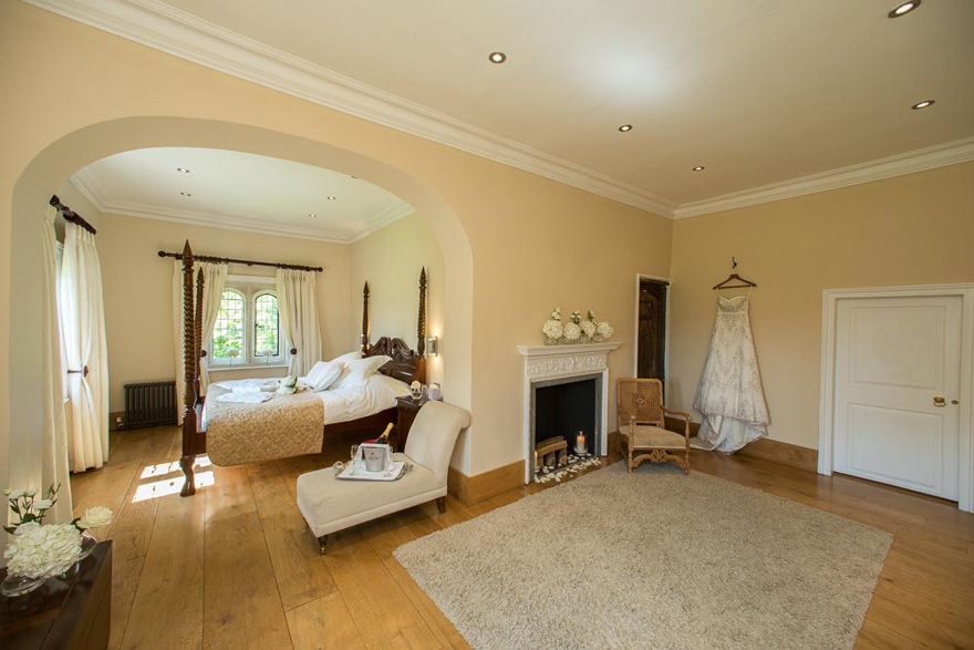 Notley Abbey Luxurious Bridal Suite | Confetti.co.uk