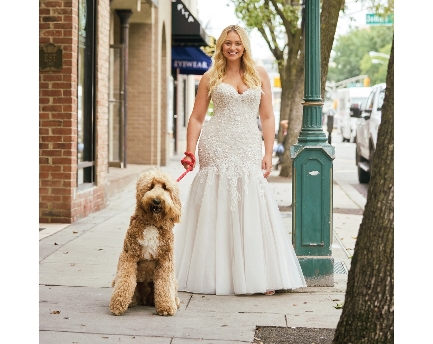 Bride in fit and flare justin Alexander wedding dress