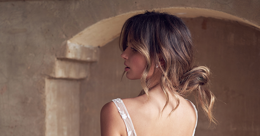 messy-wedding-hair-for-brides