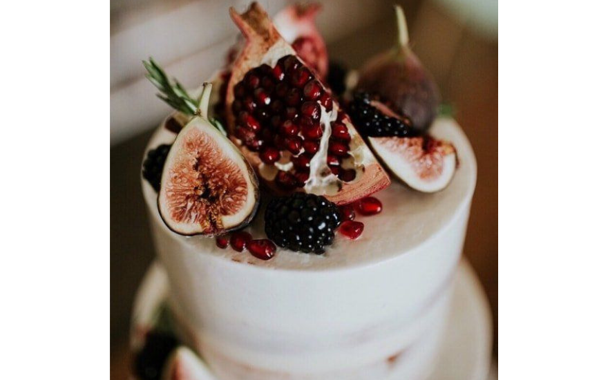 white-wedding-cake-with-pomegranate