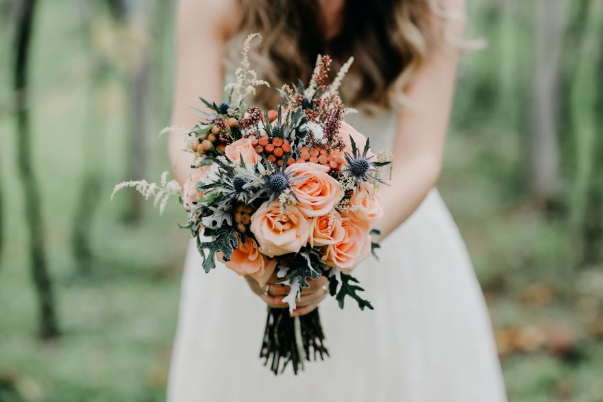 peach-and-cream-rose-wedding-flowers