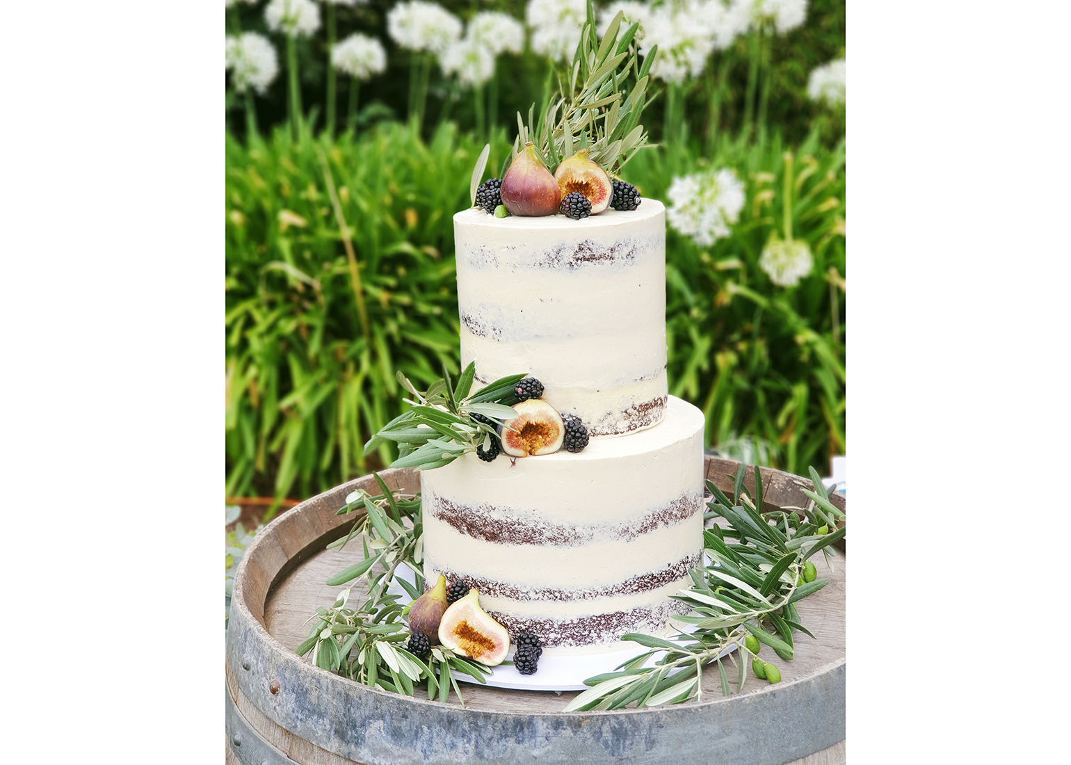 naked-white-fig-wedding-cake