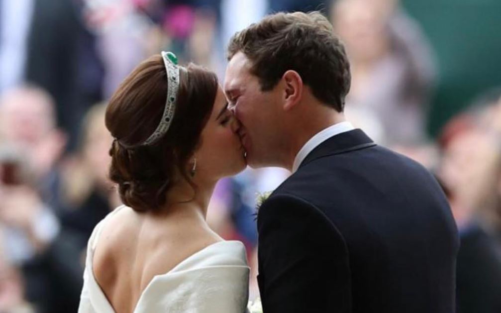 princess-eugenie-wedding-kiss