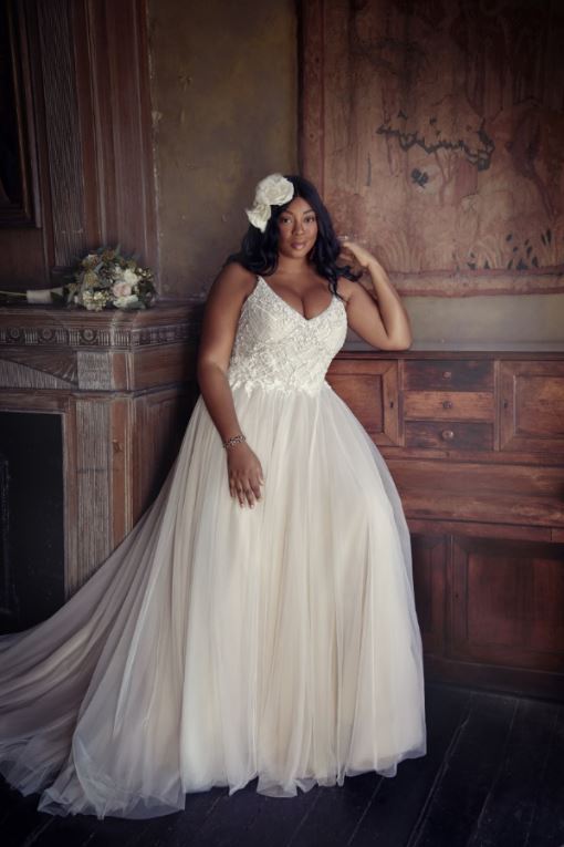 wedding-dress-with-straps-for-curvy-brides