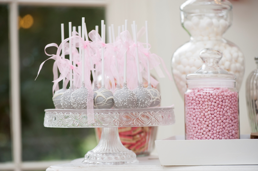 classy-wedding-sweet-table