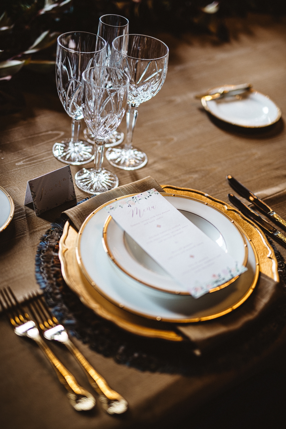 gold-table-settings-wedding