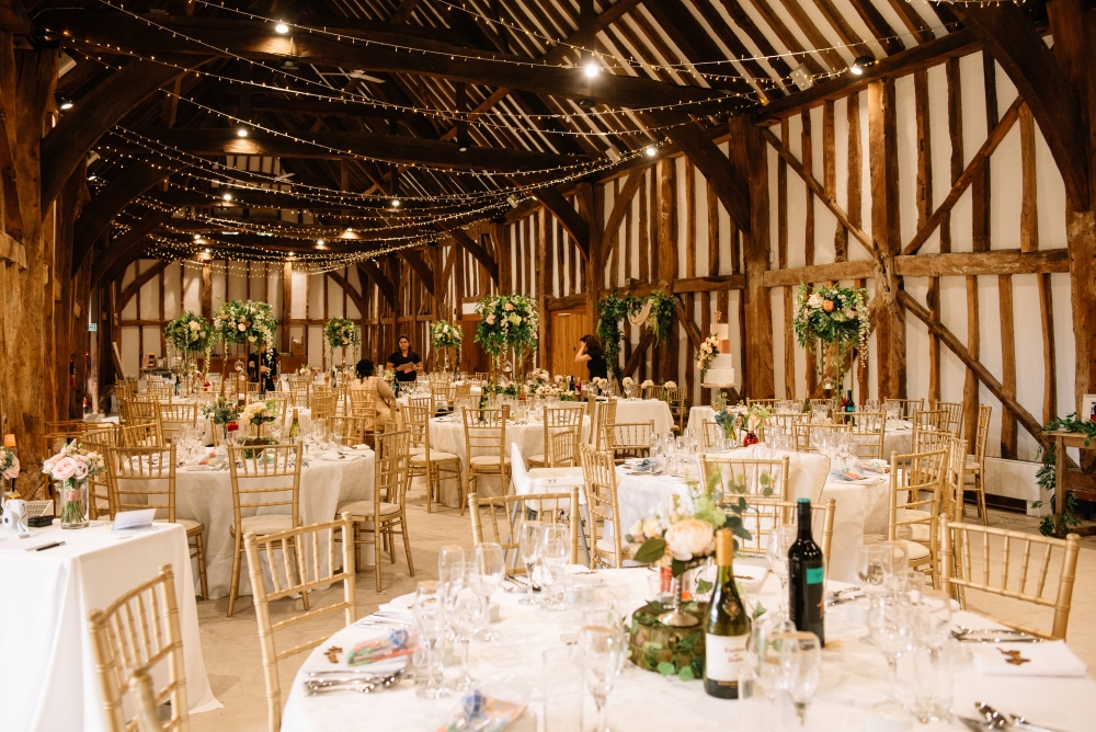 barn-venue-with-fairlyights