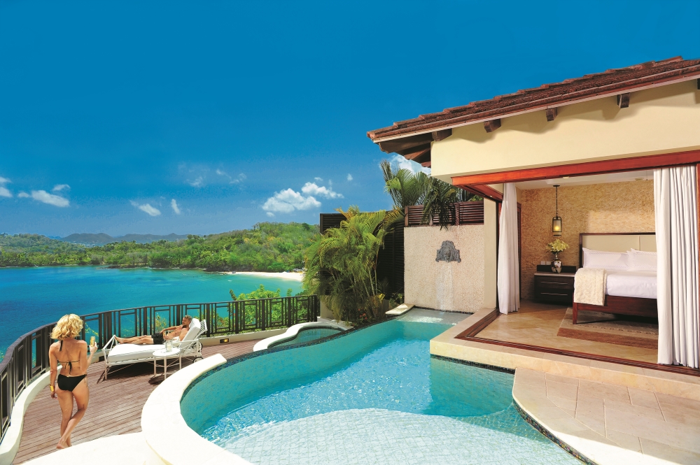 honeymoon-suite-with-private-pool