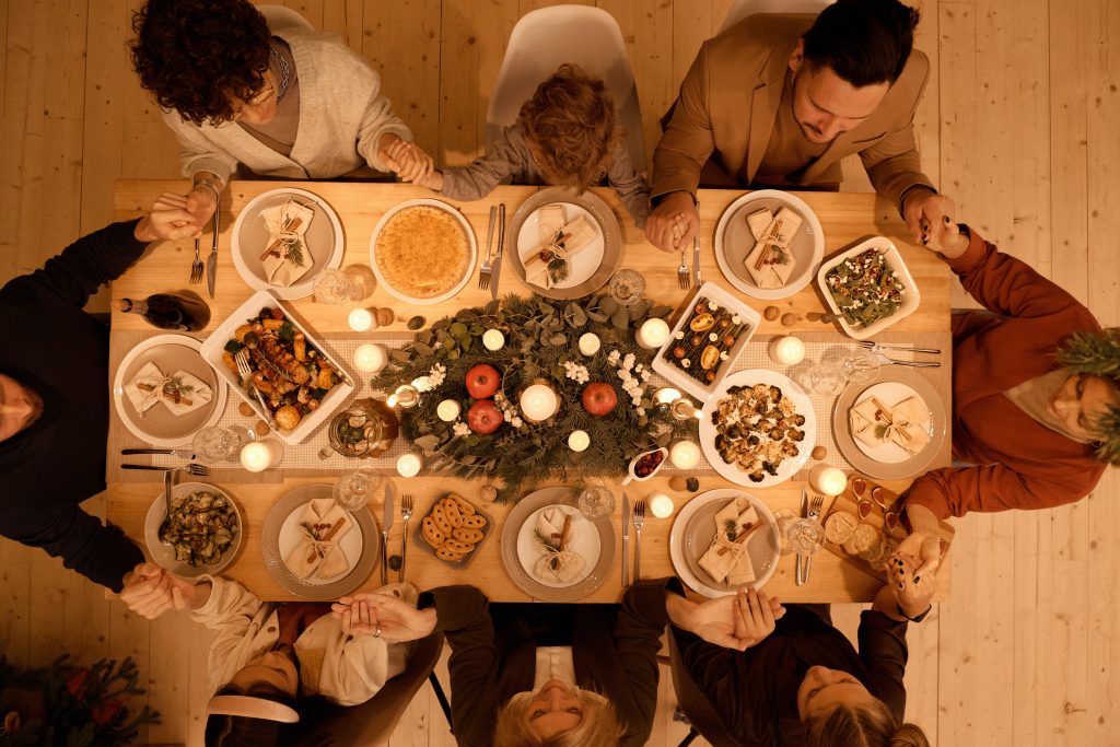 christmas-table-setting-first-christmas-married-couple