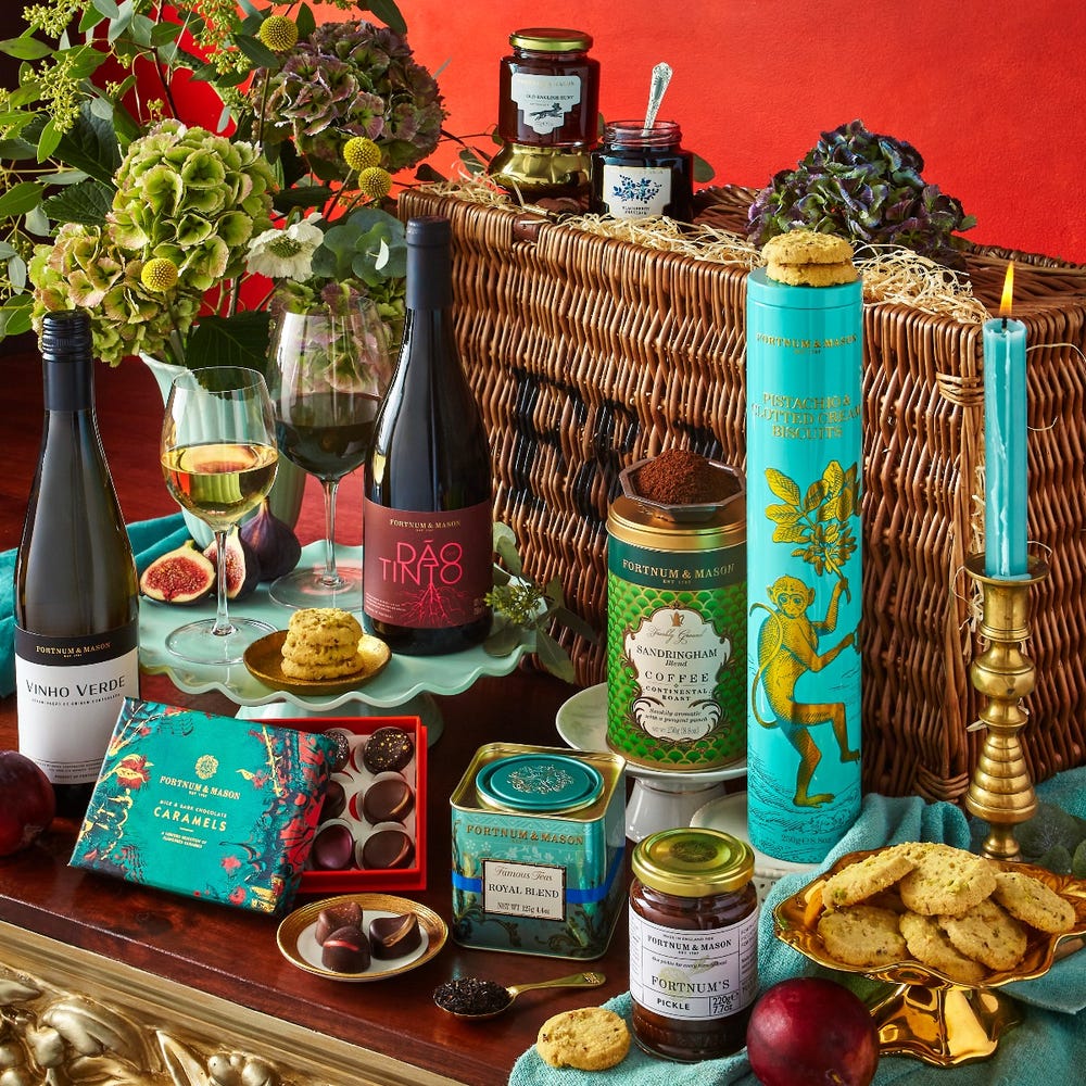 fortnum-and-mason-hamper-best-wedding-gifts