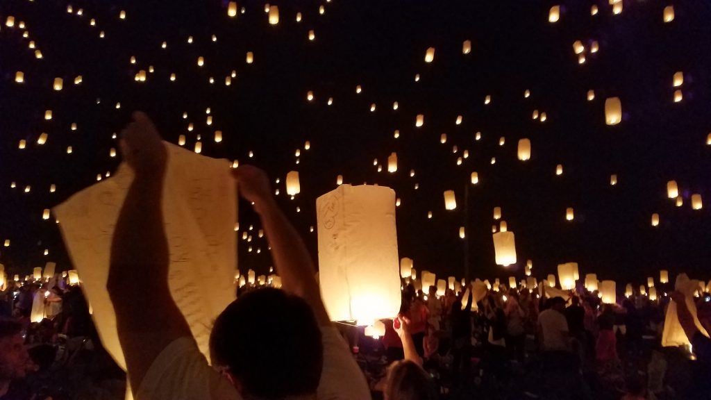 paper-lanterns-dream-winter-wedding