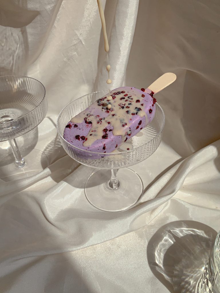 purple-pudding-traditional-christmas-wedding-decor