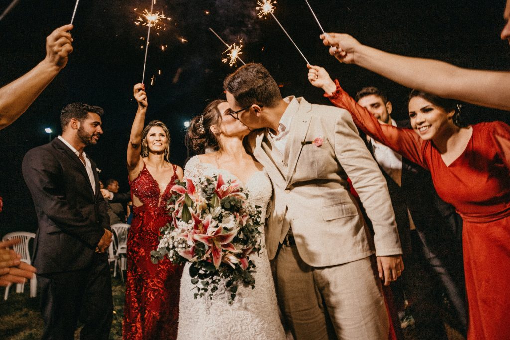 sparklers-winter-wedding-inspiration