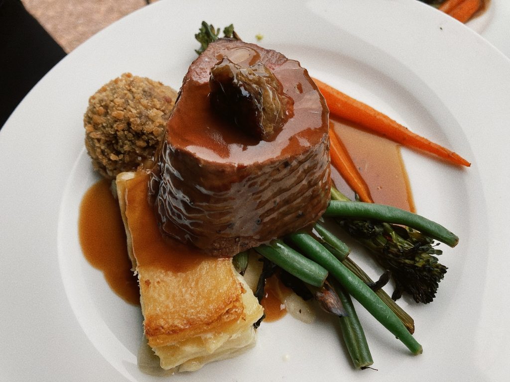 beef-wellington-wedding-meal-main-course